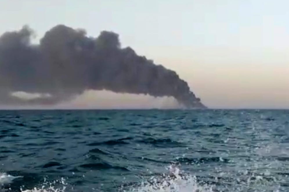 Rauch über dem Golf von Oman: Die "Charg" ist am Mittwochmorgen gesunken.