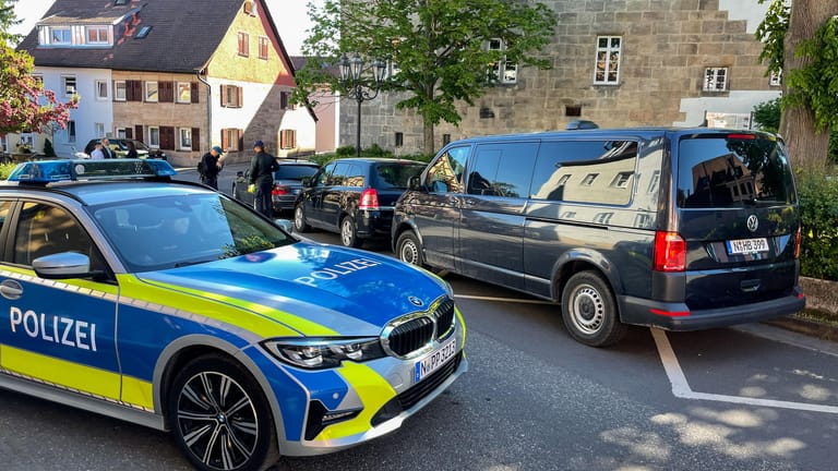 Polizei vor Ort: Der Säugling wurde in ein Krankenhaus gebracht und befindet sich in kritischem Zustand.