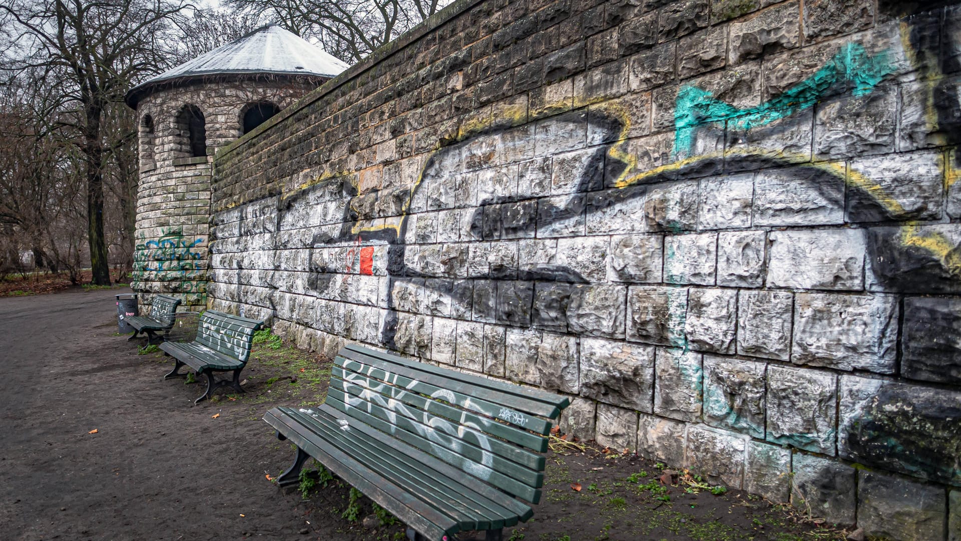Berlin-Wedding: Im Schillerpark hatte ein Drogendealer sein Heroin vergraben. Berlin-Wedding: Im Schillerpark hatte ein Drogendealer sein Heroin vergraben.