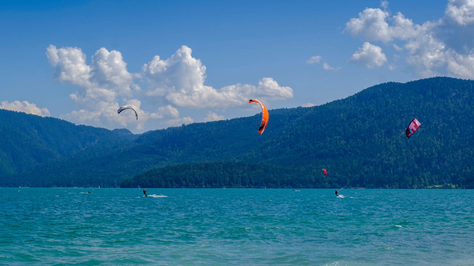 Walchensee: Umgeben von Bergen liegt der See 600 Meter über dem Meeresspiegel.