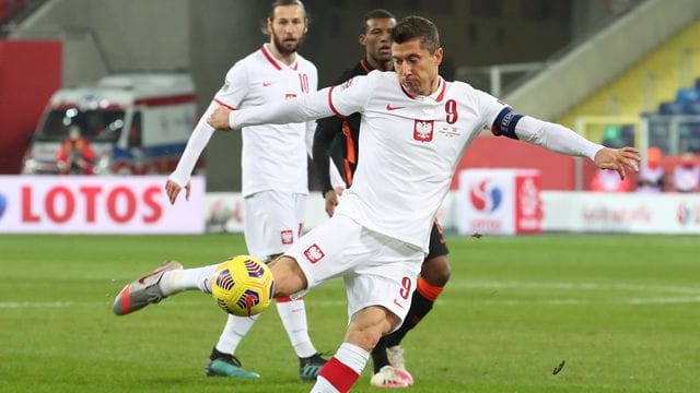 Bayerns Stürmerstar Robert Lewandowski geht bei der EM für Polen auf Torejagd. Bayerns Stürmerstar Robert Lewandowski geht bei der EM für Polen auf Torejagd.