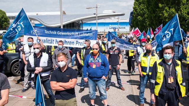 Kundgebung bei Lufthansa Technik in Hamburg