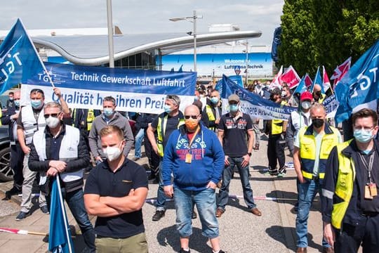 Kundgebung bei Lufthansa Technik in Hamburg