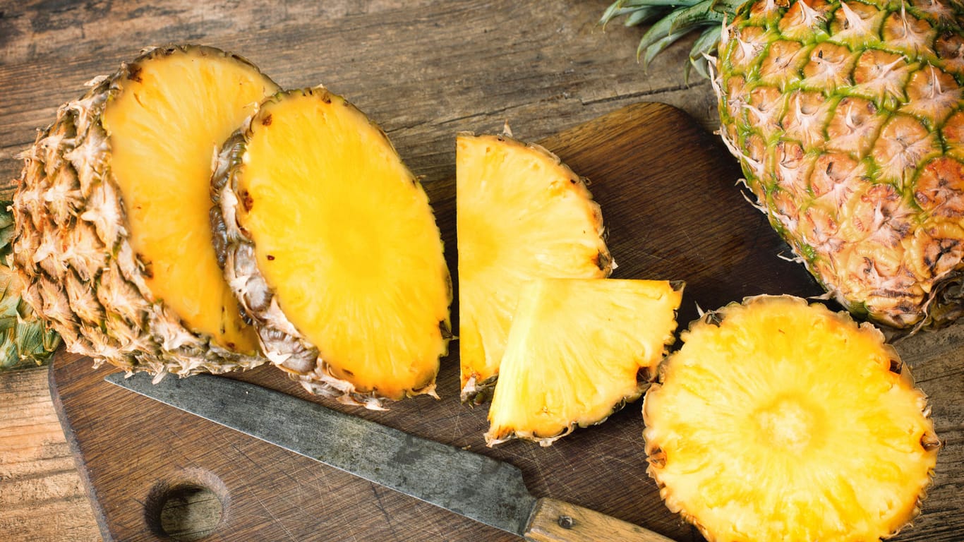 Ananas: Ihr Aroma setzt sich aus über 200 flüchtigen Stoffen zusammen.