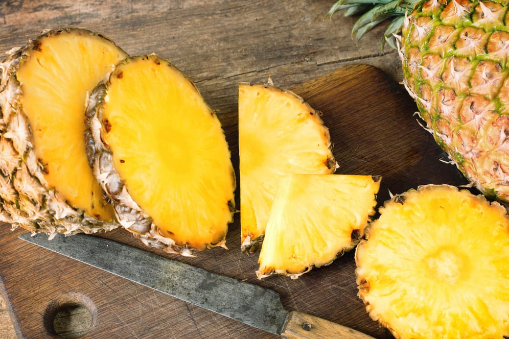 Ananas: Ihr Aroma setzt sich aus über 200 flüchtigen Stoffen zusammen.