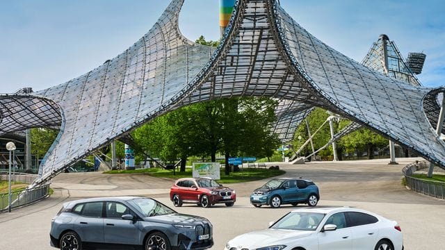 Elektrische Familienbande: Die zwei ganz neuen BMW iX (li. Elektrische Familienbande: Die zwei ganz neuen BMW iX (li.