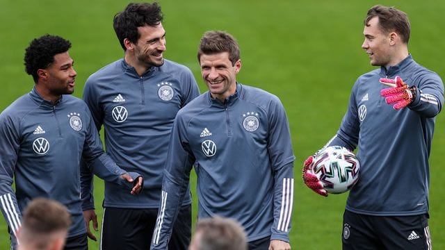 Mit Mats Hummels (2. Mit Mats Hummels (2.