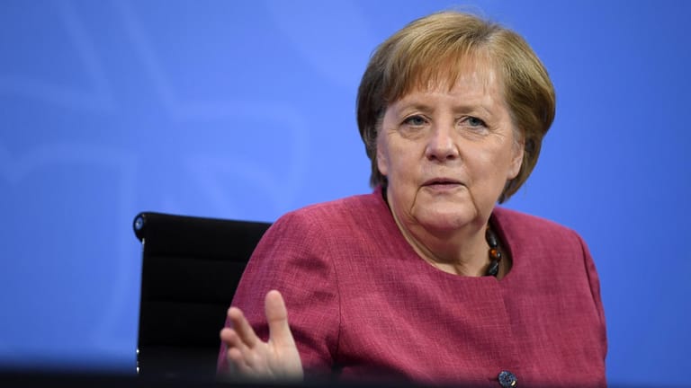 Angela Merkel nach der Ost-Ministerpräsidentenkonferenz in Berlin: Die Kanzlerin hat den Worten ihres Ost-Beauftragten Wanderwitz widersprochen.