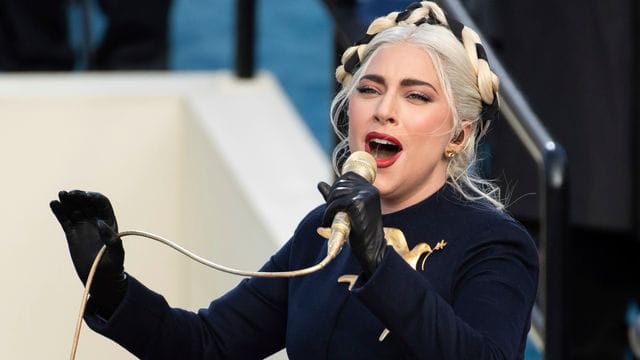Sängerin Lady Gaga hat wegen der Corona-Pandemie ihre geplante "Chromatica Ball Tour" ein weiteres Mal verschoben. Sängerin Lady Gaga hat wegen der Corona-Pandemie ihre geplante "Chromatica Ball Tour" ein weiteres Mal verschoben.