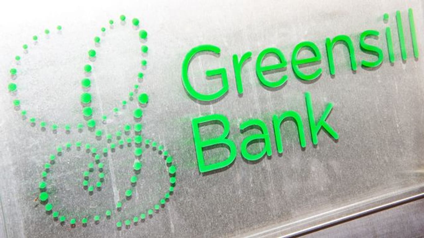 Ein Schild mit dem Firmennamen "Greensill Bank"