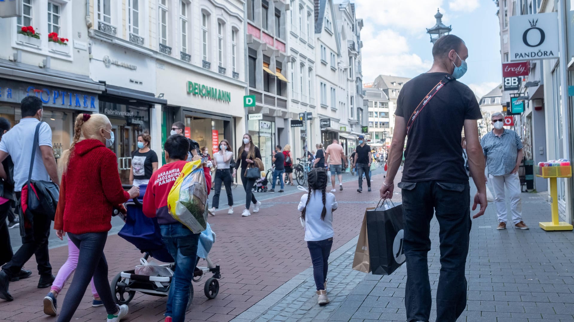 Bonn: Geschäfte und Gastronomie haben vielerorts wieder geöffnet.