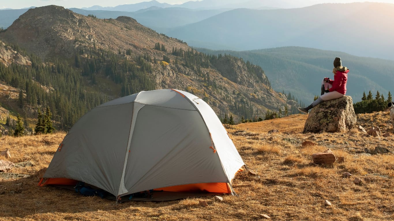 Camping-Urlaub: Heute ist ein stabiles Zelt für vier Personen stark reduziert.