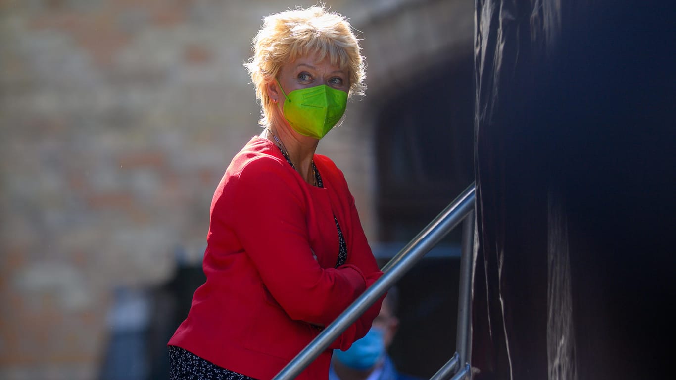 Grünen-Spitzenkandidatin Cornelia Lüddemann vor ihrem Auftritt im Hof der Festung Mark.