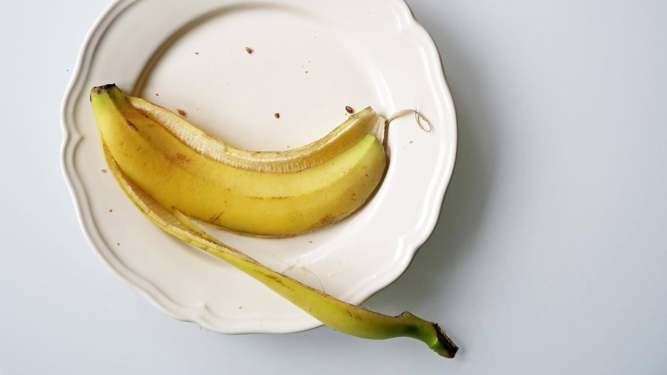 Bananenschale: Lebensmittelreste dürfen nicht achtlos entsorgt werden.