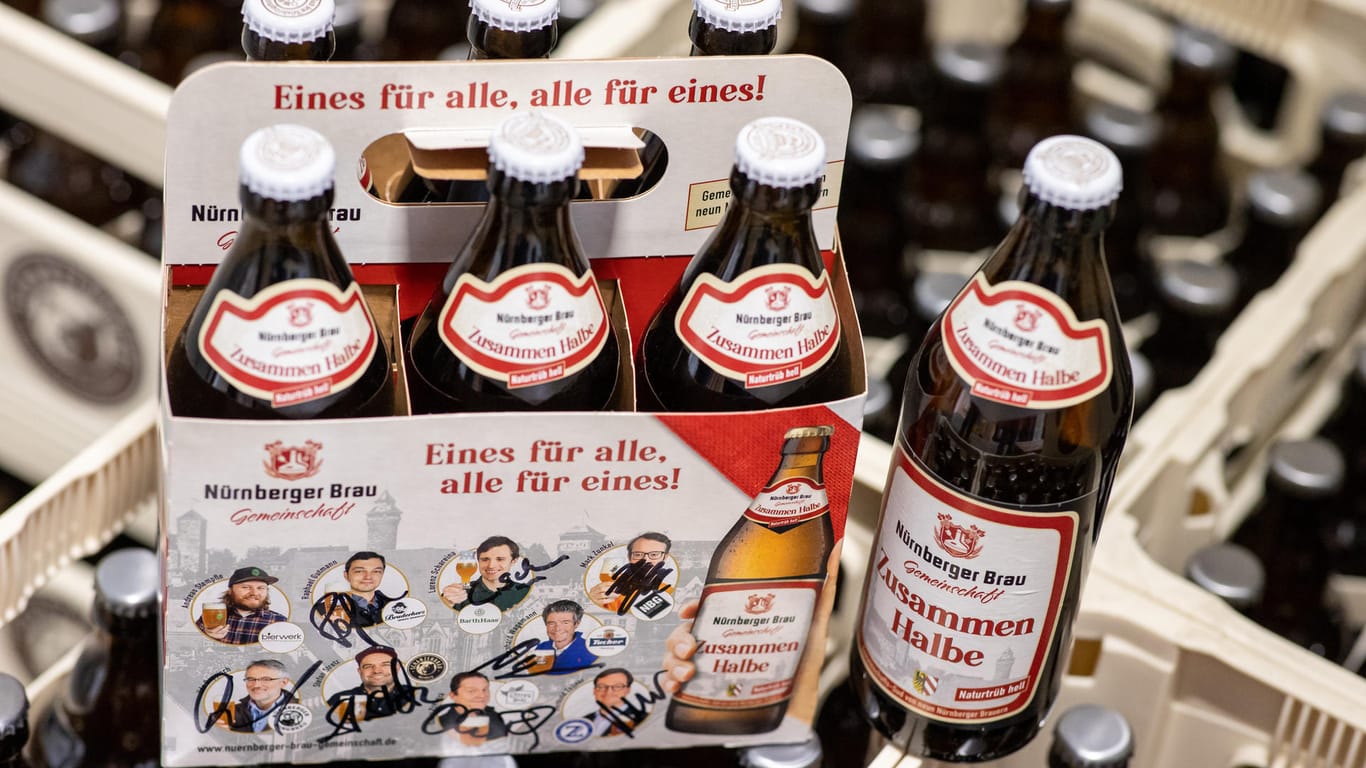 Die "Zusammen Halbe": 40.000 Flaschen wurden insgesamt abgefüllt und waren innerhalb kurzer Zeit größtenteils verkauft. Zwar öffnen die Biergärten wieder aber für viele Brauereien ist die Krise damit noch nicht durchstanden.