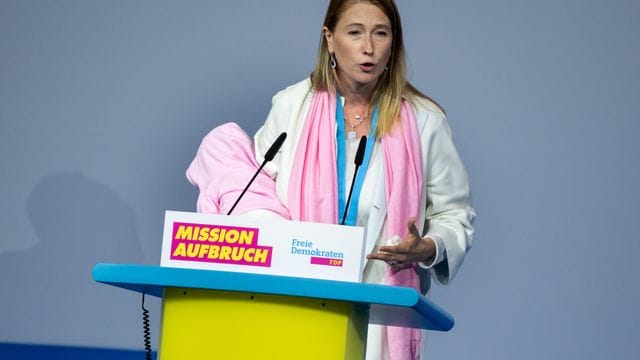 Lencke Wischhusen: "Damit der Kampf gegen Corona weiterhin von der Bevölkerung mitgetragen wird, muss die Politik auf rein symbolische Maßnahmen verzichten." Lencke Wischhusen: "Damit der Kampf gegen Corona weiterhin von der Bevölkerung mitgetragen wird, muss die Politik auf rein symbolische Maßnahmen verzichten."