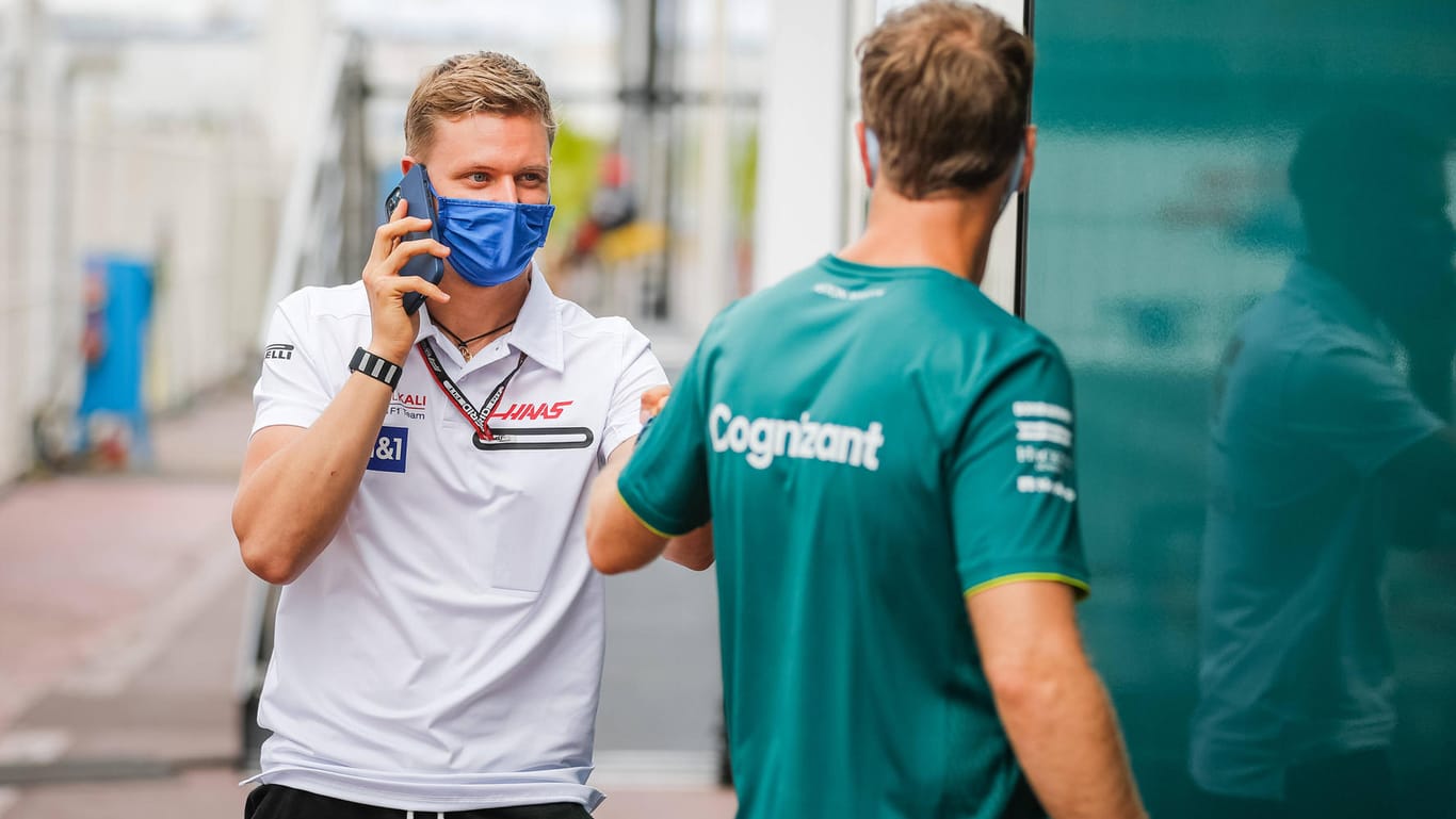 Enges Verhältnis: Mick Schumacher (l.) und Sebastian Vettel.