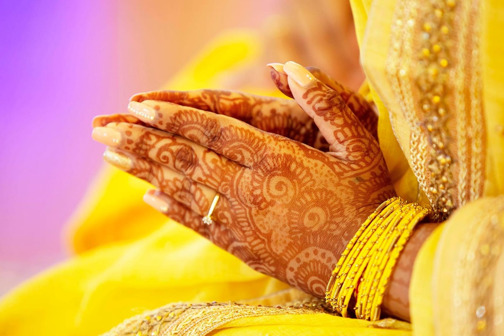 Eine Hindu Braut: In Indien ist eine Frau bei ihrer Hochzeit gestorben. (Symbolbild)