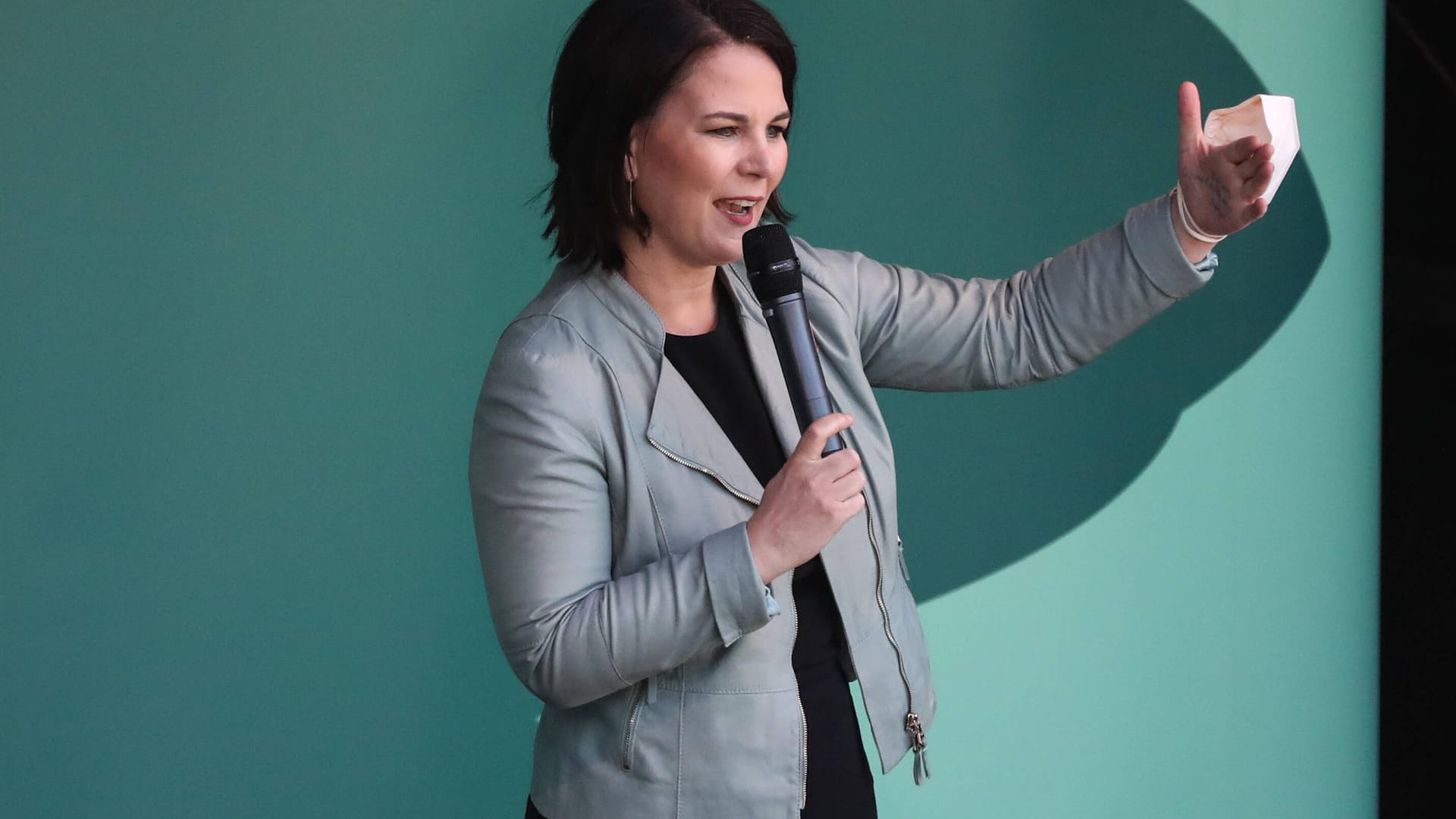Annalena Baerbock: Die Grünen-Kanzlerkandidatin strebt nach der Bundestagswahl die Erhöhung der Benzinpreise um 16 Cent an.