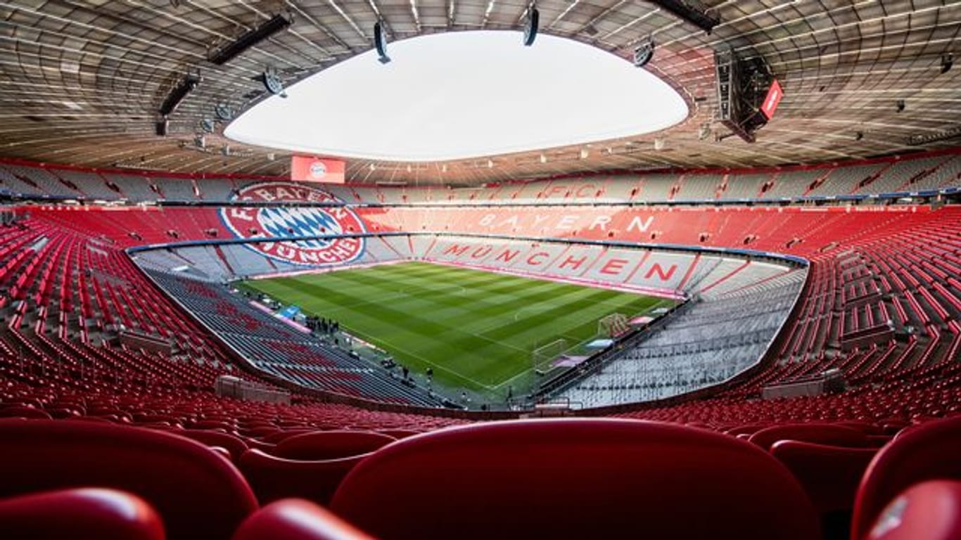 Tausende leere Plätze sind vor Spielbeginn in der Allianz Arena zu sehen (Archivbild): Ob hier zu den EM-Spielen Fans sitzen werden, ist noch nicht klar.