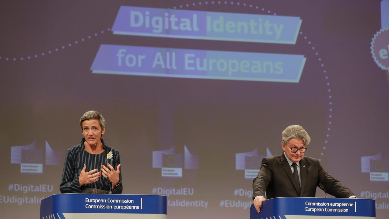Margrethe Vestage und Thierry Breton: EU-Länder sollen künftig dazu verpflichtet sein, ihren Bürgerinnen und Bürgern einen digitalen Identitätsnachweis zur Verfügung zu stellen.