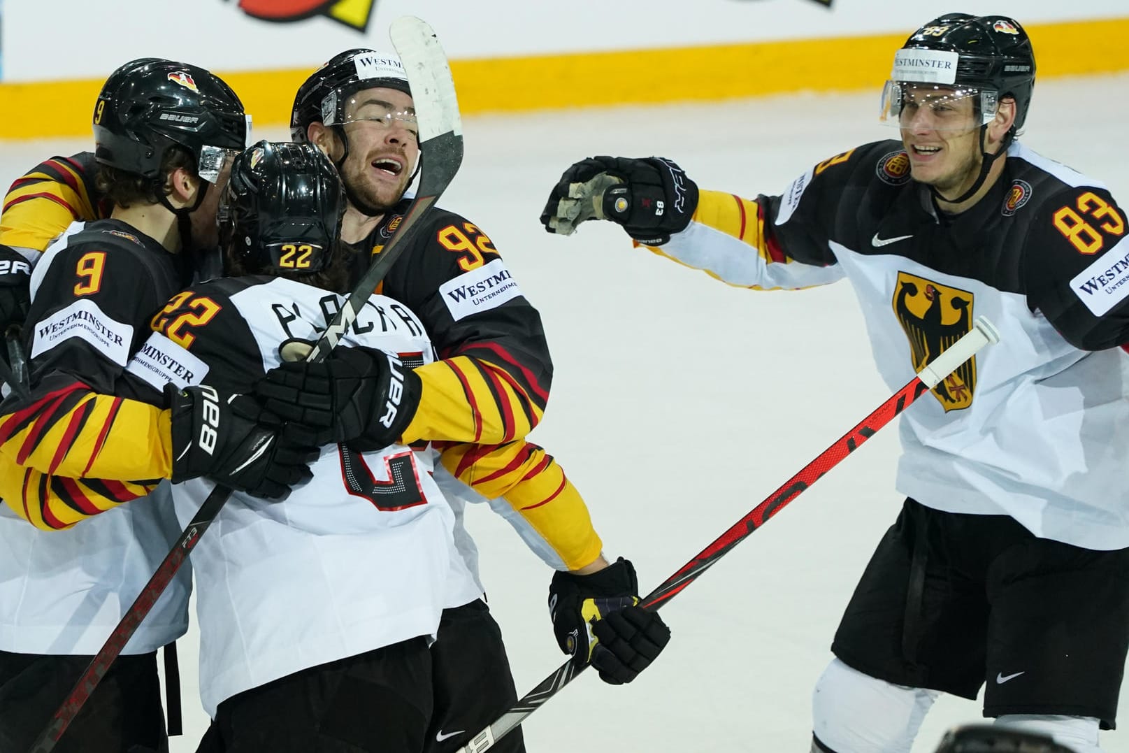 Pure Freude: Das DEB-Team steht im WM-Halbfinale.