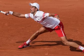 Ohne Probleme in Paris eine Runde weiter: Novak Djokovic in Aktion.