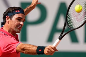 Hat sich bei den French Open in Runde drei gekämpft: Roger Federer in Aktion.