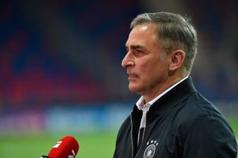 Hat auf zwei Positionen für das Halbfinale gegen die Niederlande gewechselt: U21-Trainer Stefan Kuntz.