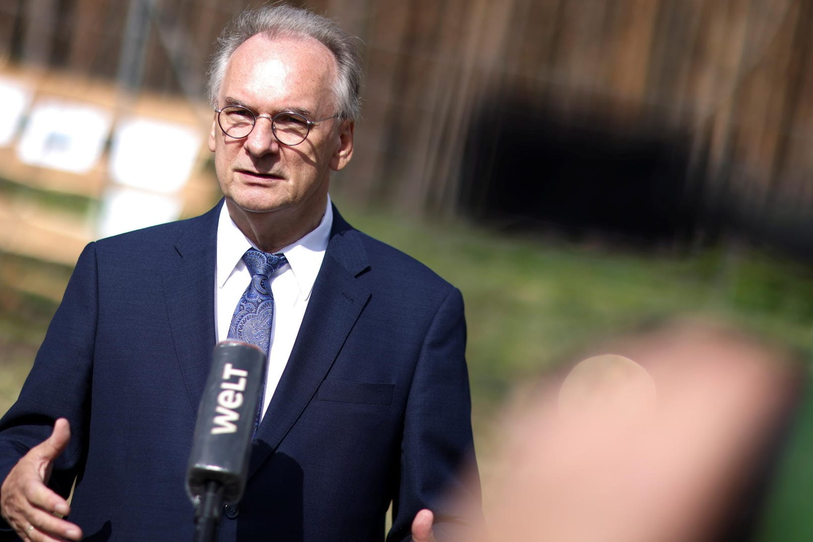 Reiner Haseloff bei einer Presseveranstaltung in Oranienbaum-Worlitz: Laut einer Umfrage des CDU könnte Sachsen-Anhalts Ministerpräsident die kommende Landtagswahl erneut klar gewinnen.