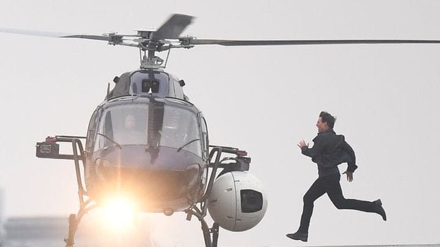 Schauspieler Tom Cruise während der Dreharbeiten für seinen Film "Mission: Impossible 6". Schauspieler Tom Cruise während der Dreharbeiten für seinen Film "Mission: Impossible 6".