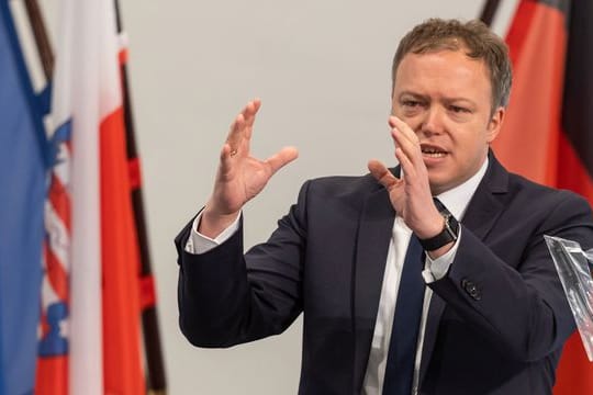 Mario Voigt (CDU) spricht während einer Landtagssitzung