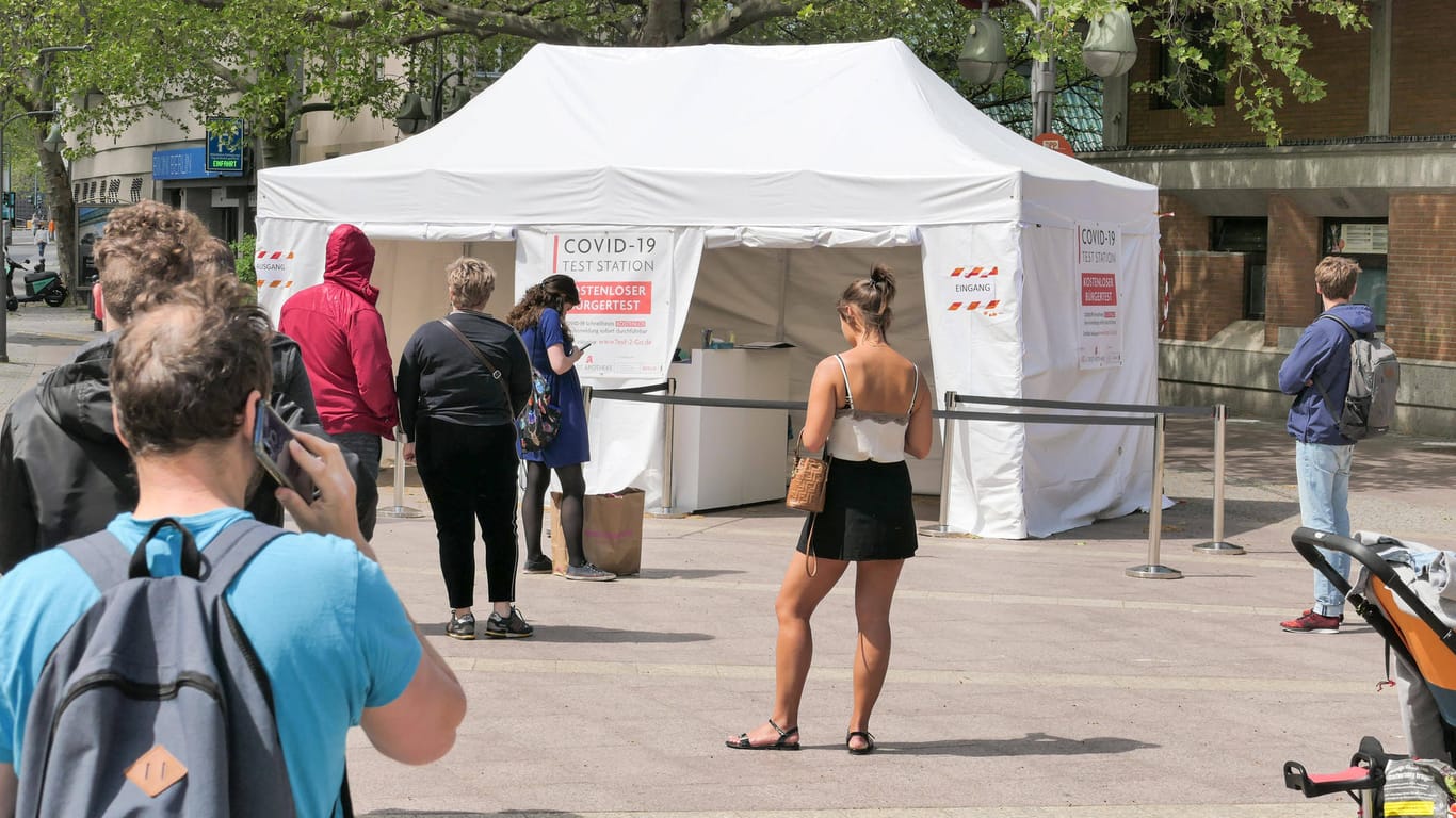 Corona-Teststation in Berlin: Schnelltests für die Außengastronomie sind in Berlin nicht mehr notwendig.