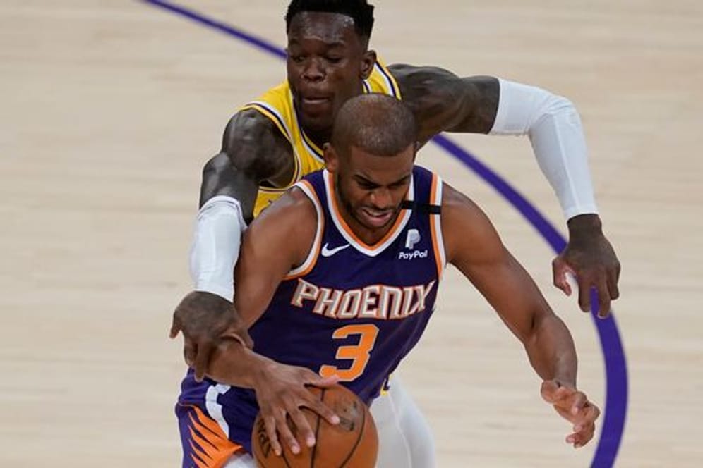 Dennis Schröder (hinten) musste sich mit den Los Angeles Lakers Chris Paul Anthony Davis und den Phoenix Suns geschlagen geben.