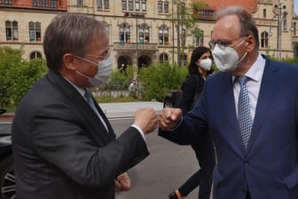 Armin Laschet und Reiner Haseloff (Archivbild): Der Ministerpräsident von Sachsen-Anhalt umreißt im Interview mit t-online seine Strategie für den Kohleausstieg.