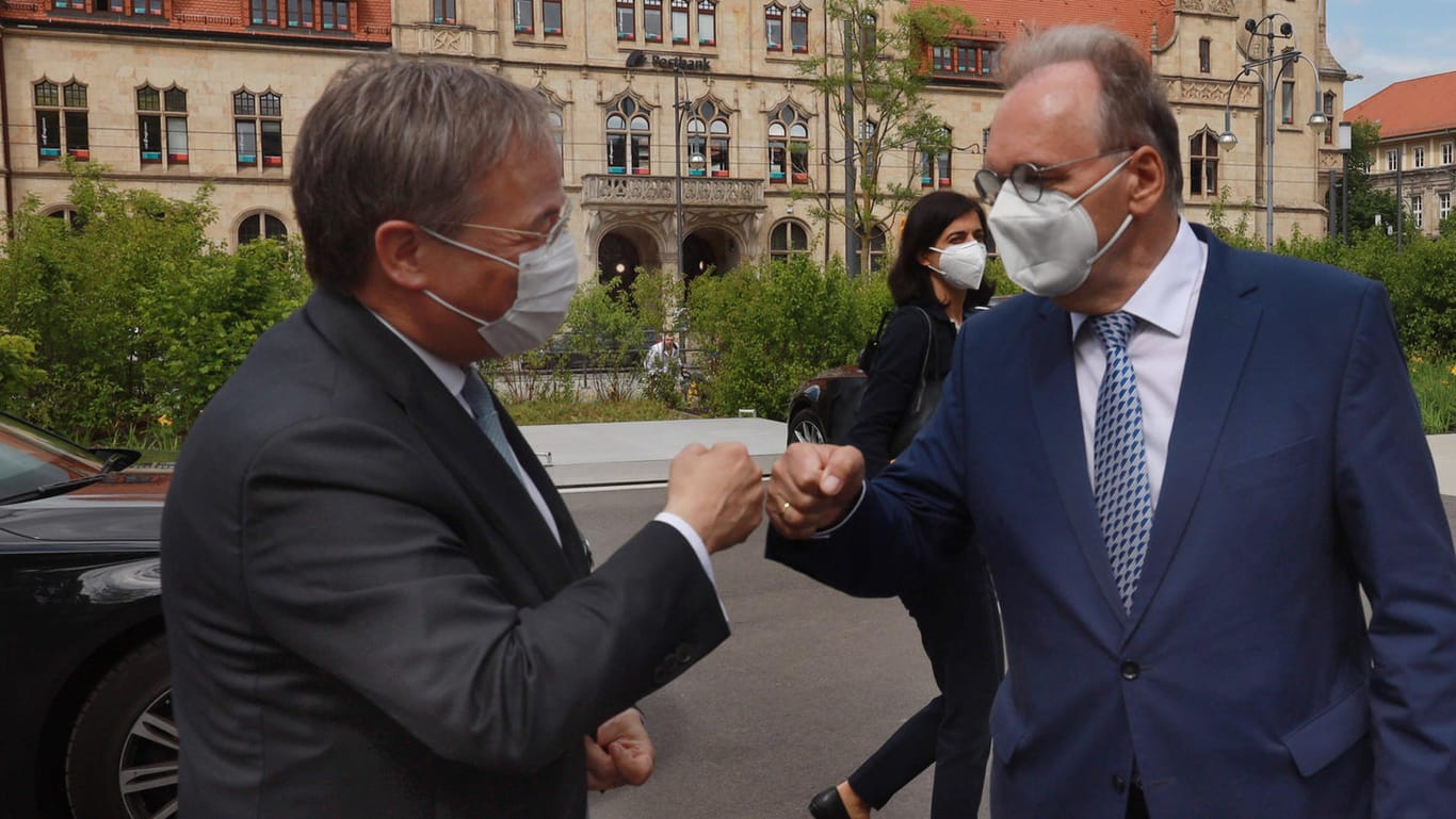 Armin Laschet und Reiner Haseloff (Archivbild): Der Ministerpräsident von Sachsen-Anhalt umreißt im Interview mit t-online seine Strategie für den Kohleausstieg.