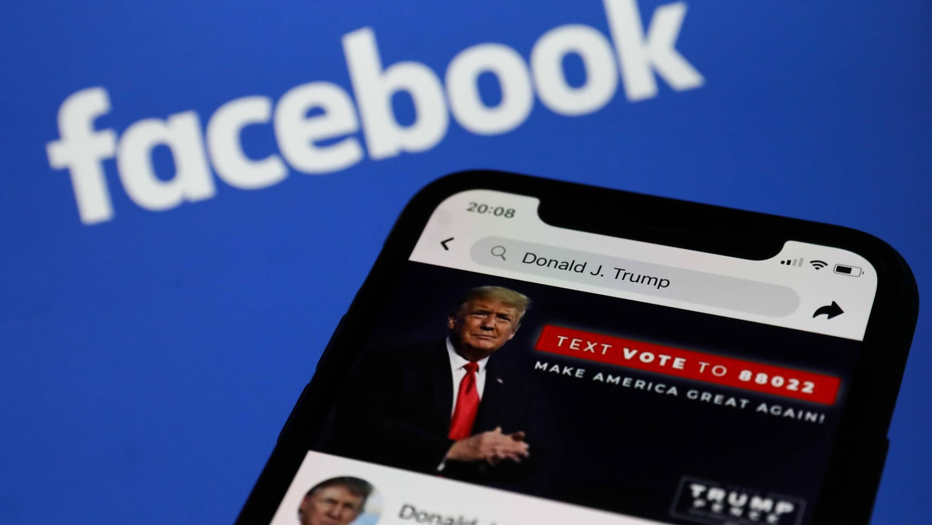 Trumps mittlerweile gesperrter Facebook-Account: Das Unternehmen will Politiker künftig wie andere User behandeln Trumps mittlerweile gesperrter Facebook-Account: Das Unternehmen will Politiker künftig wie andere User behandeln