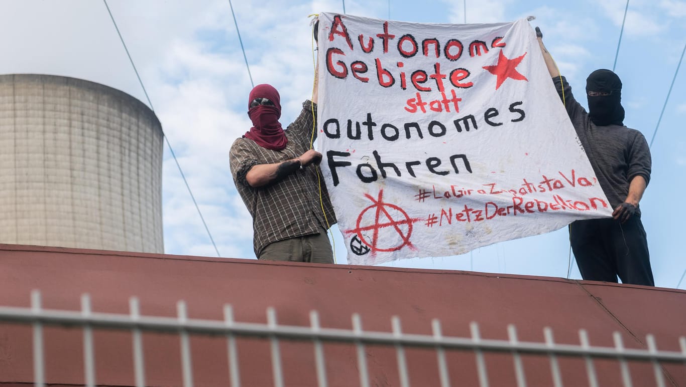 Klimaaktivisten auf dem Gelände des VW-Steinkohlekraftwerks: Die Klimaaktivisten kritisieren den Umgang mit der Klimakrise.