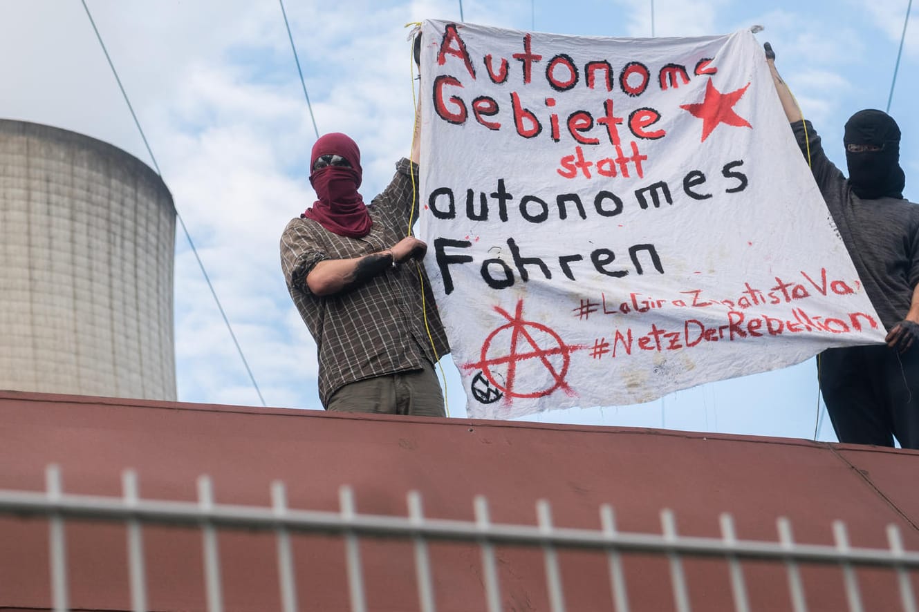 Klimaaktivisten auf dem Gelände des VW-Steinkohlekraftwerks: Die Klimaaktivisten kritisieren den Umgang mit der Klimakrise.