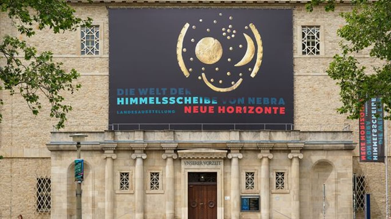 Das Landesmuseum Halle lädt ein in "Die Welt der Himmelsscheibe von Nebra".