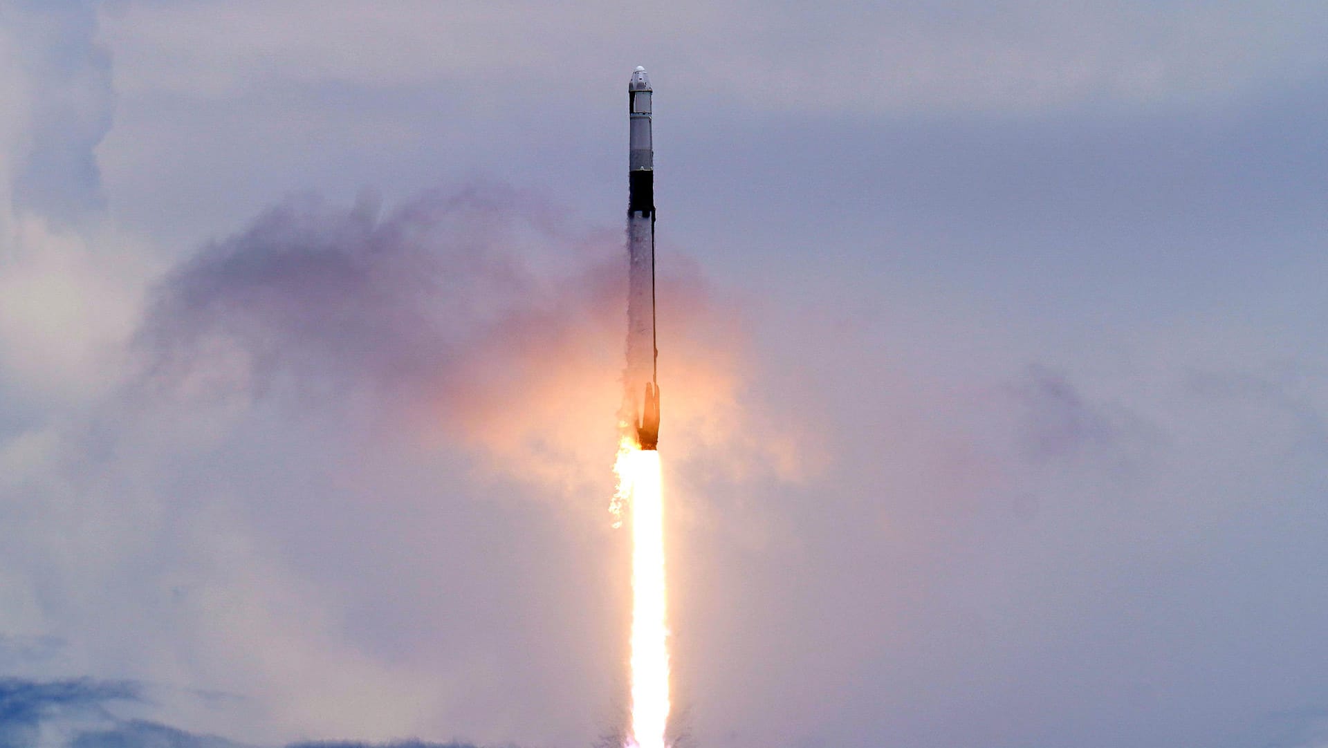SpaceX-Rakete hebt Richtung ISS ab SpaceX-Rakete hebt Richtung ISS ab