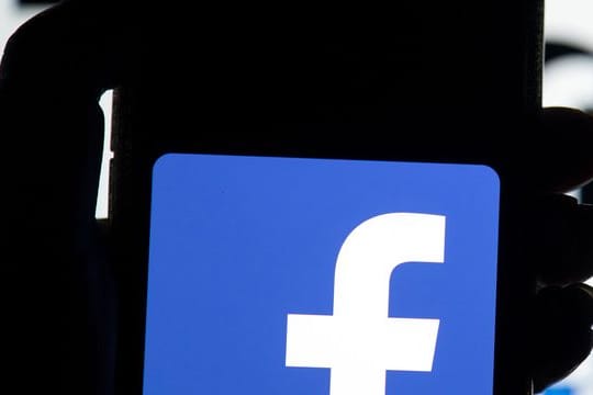 Facebook wird jeden Monat von fast drei Milliarden Menschen genutzt und verfügt über insgesamt fast sieben Millionen Werbekunden.