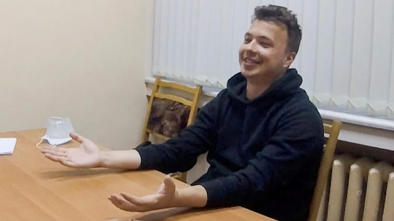 Roman Protassewitsch: Der inhaftierte Blogger legte in einem 90-minütigen Interview ein Geständnis ab, welches im belarussischen Fernsehen ausgestrahlt wurde.