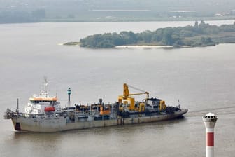 Baggerschiff - Schlick aus Hamburger Hafen