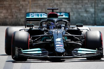 Lewis Hamilton: Der Mercedes-Pilot findet sich auf der Strecke in Baku noch nicht zurecht.
