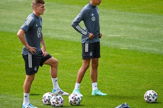 Zurück auf dem Trainingsplatz: Toni Kroos (l).