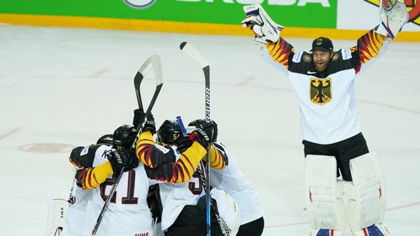Die deutsche Eishockey-Nationalmannschaft spielt damit um die erste WM-Medaille seit 1953.