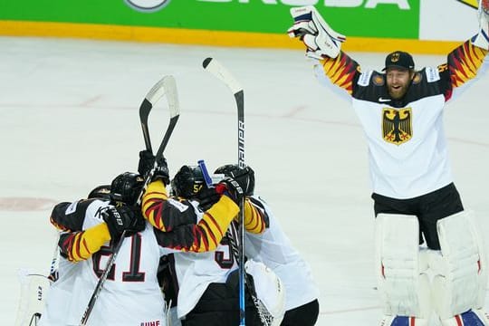 Die deutsche Eishockey-Nationalmannschaft spielt damit um die erste WM-Medaille seit 1953.