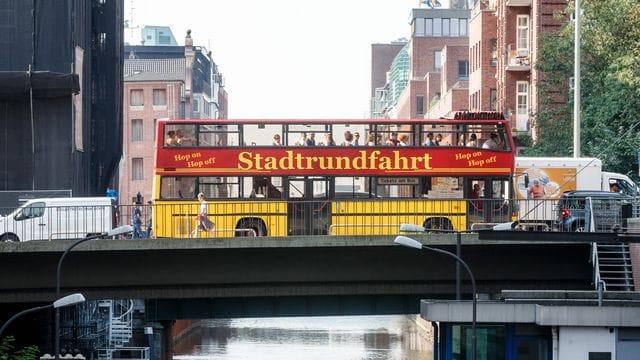 Stadtrundfahrtbus in Hamburg Stadtrundfahrtbus in Hamburg