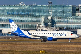 Belarussisches Flugzeug: Flieger aus Belarus dürfen nun weder in der EU landen, starten, noch den Luftraum der EU durchfliegen.